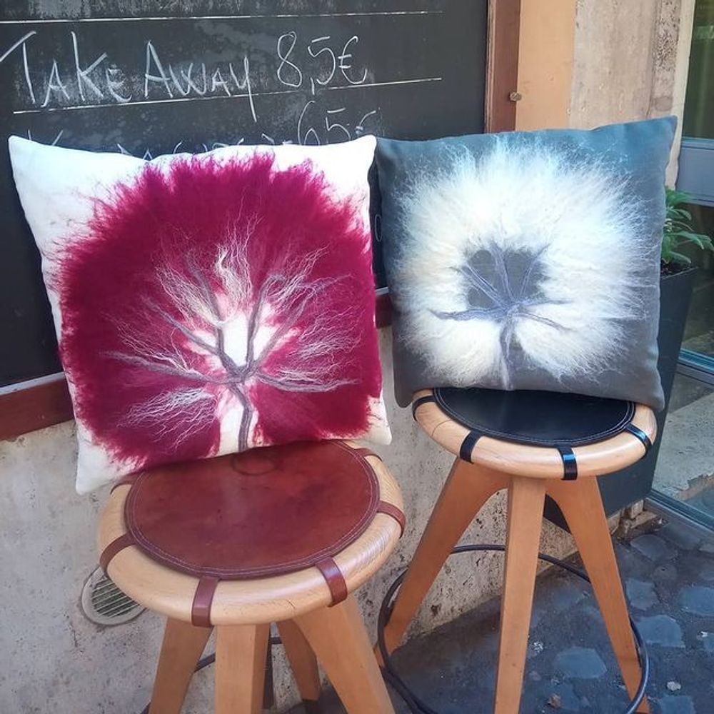 Cushions - Decorative cushion “Tarassaco” with hand-felted pattern in merino wool and silk on linen fabric. - ELENA KIHLMAN