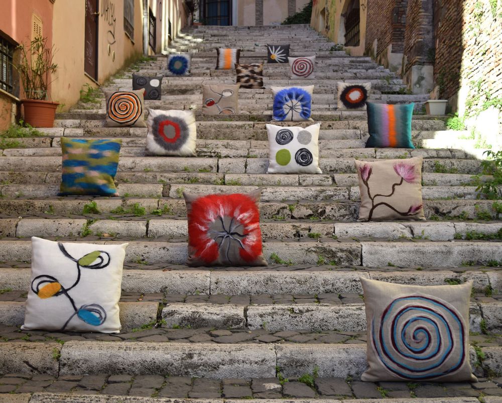 Fabric cushions - Decorative cushion with hand-felted design in merino wool and silk on linen fabric. - ELENA KIHLMAN