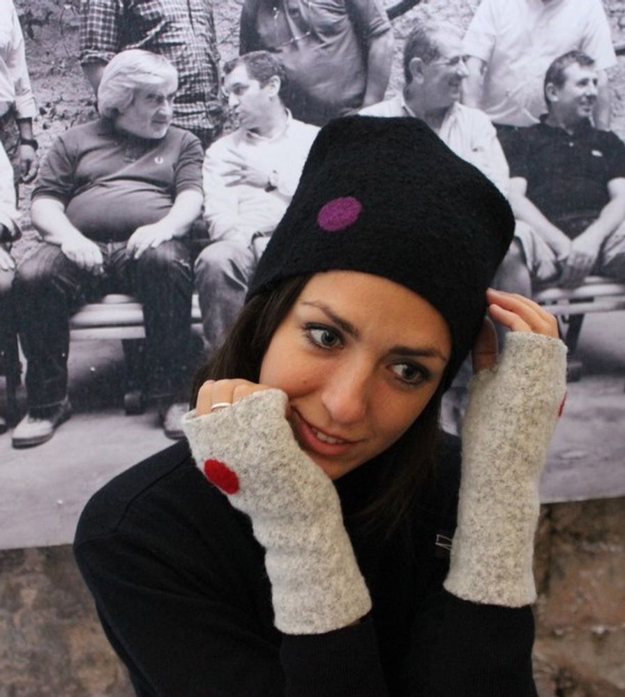Hats - Handmade hats, gloves, neck guard and scarf in vergin wool - ELENA KIHLMAN