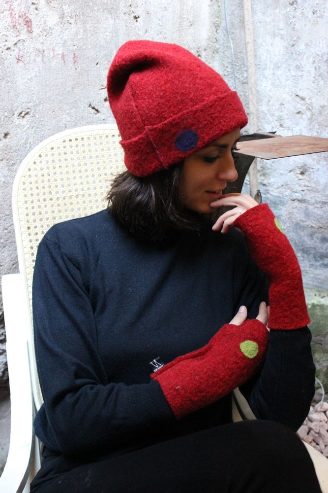 Hats - Handmade hats, gloves, neck guard and scarf in vergin wool - ELENA KIHLMAN