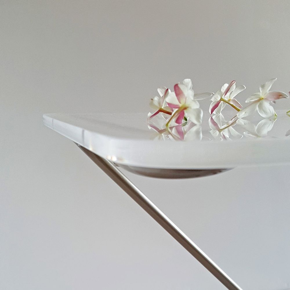 Coffee tables - The white square side table. - KRAY STUDIO