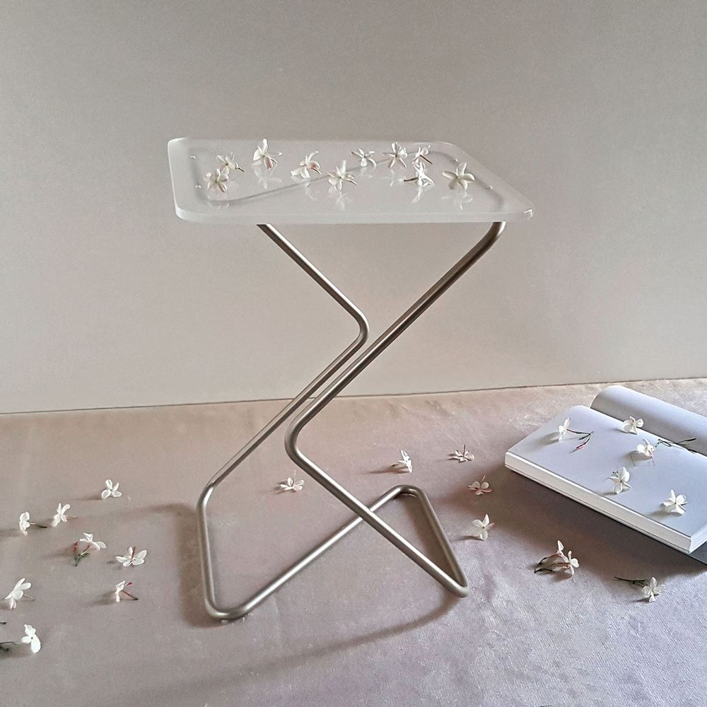 Coffee tables - The white square side table. - KRAY STUDIO
