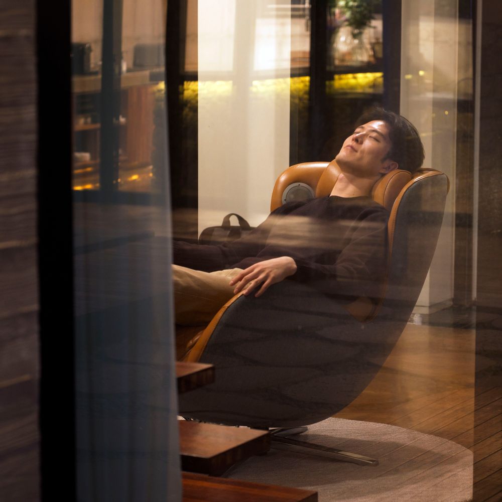Chairs - Classic Massage Chair_Caramel - NOUHAUS