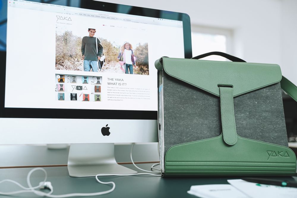 Bags and totes - YAKA THE UNIVERSAL BINDER CARRIER GREEN - YAKA