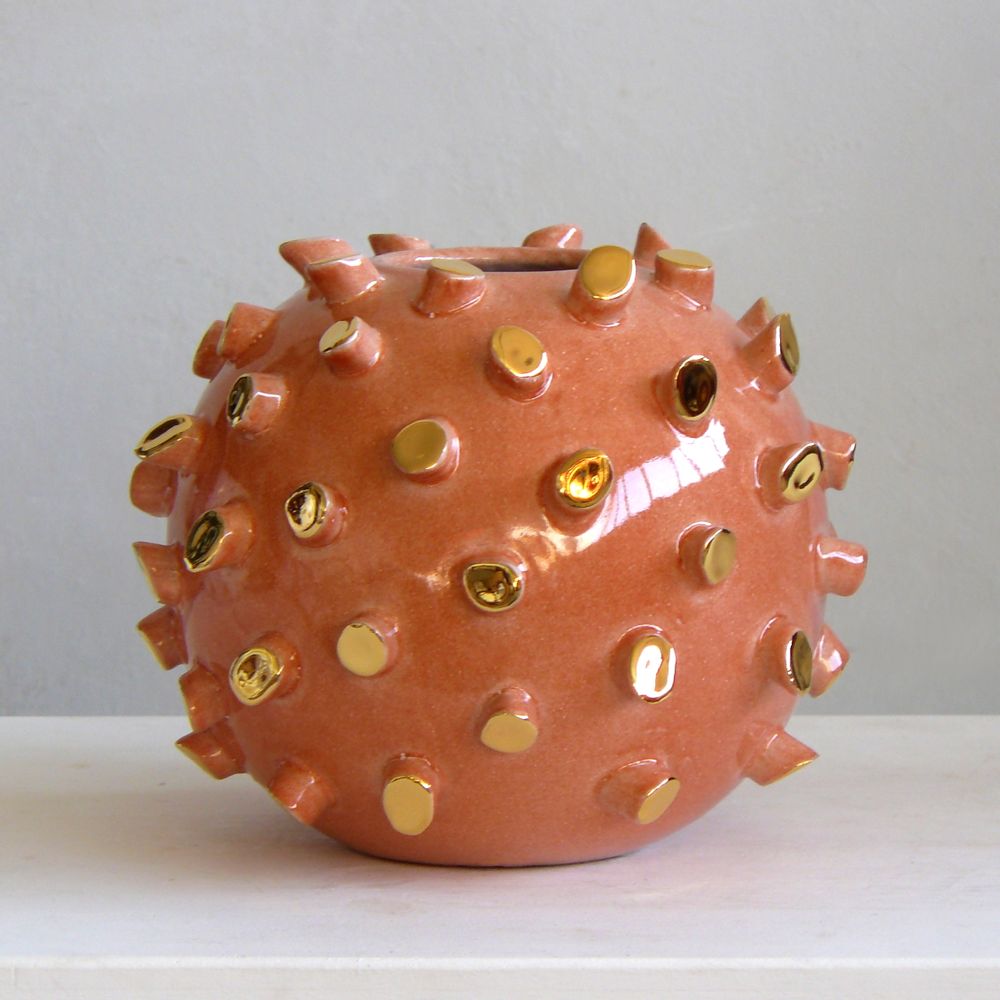 Ceramic - Round vase with golden lipsticks - CERAMICA ND DOLFI