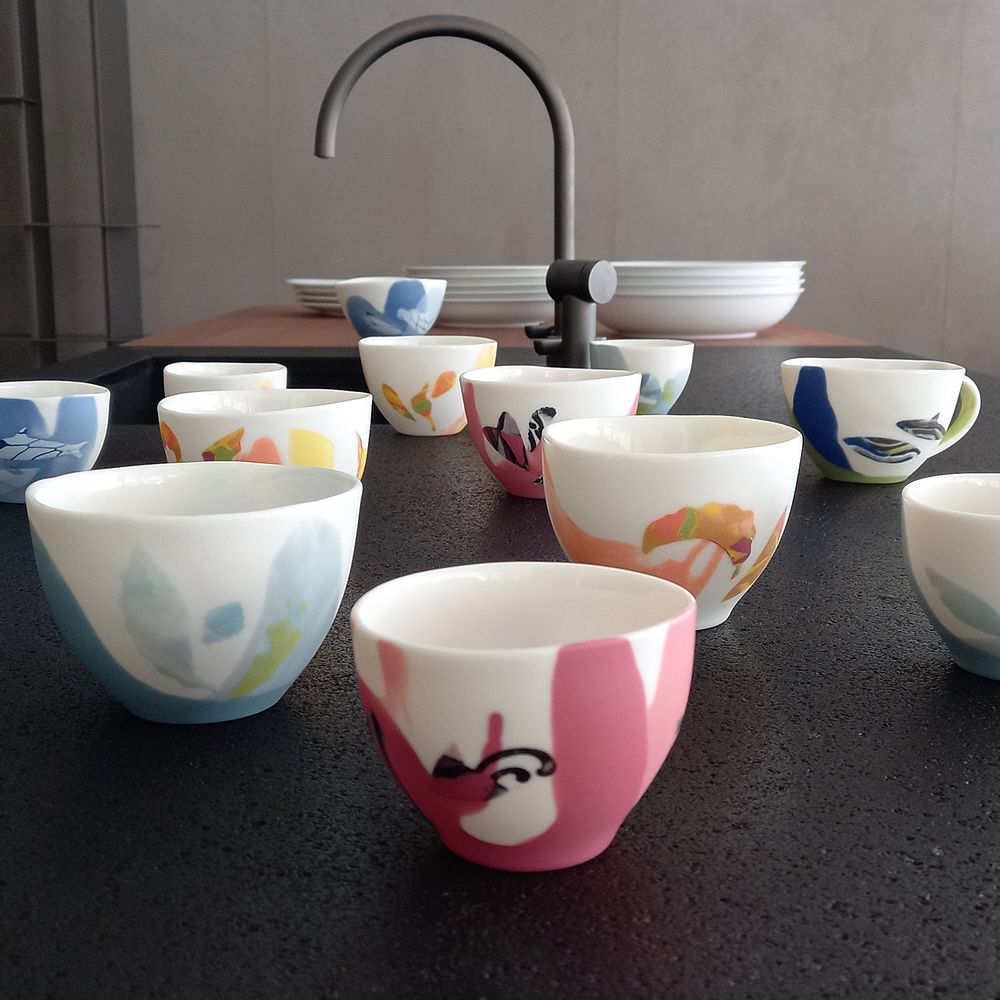 Pièces uniques - FULL COLOR en gris, ensemble de tasses à expresso et assiette - MPR STUDIO