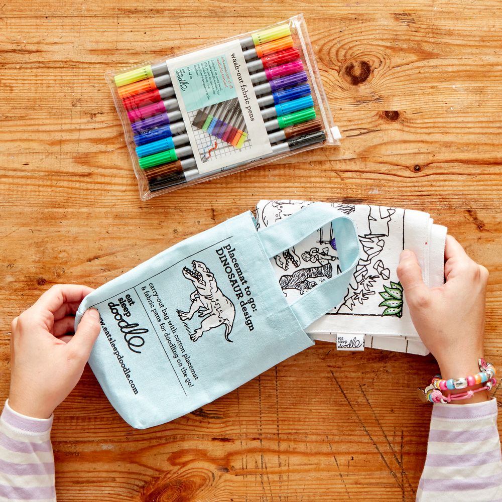 Children's arts and crafts - dinosaur placemat to go - EATSLEEPDOODLE