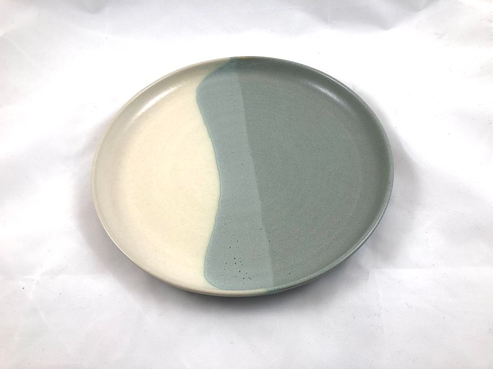 Everyday plates - Stoneware flat plate Diameter 25 cm - LES POTERIES DE SWANE