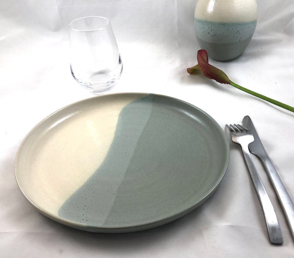 Everyday plates - Stoneware flat plate Diameter 25 cm - LES POTERIES DE SWANE
