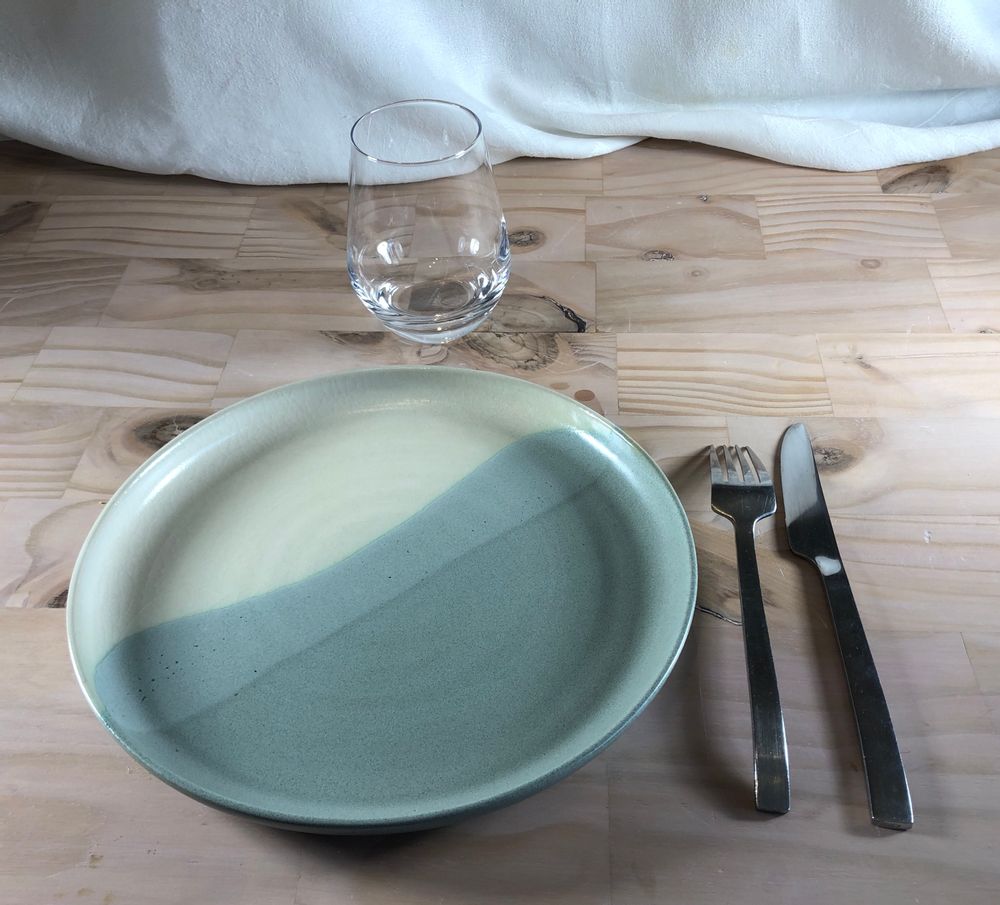 Everyday plates - Stoneware flat plate Diameter 25 cm - LES POTERIES DE SWANE