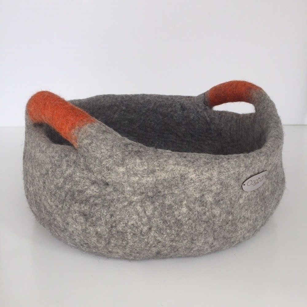 Shopping baskets - Panier en feutre avec poignées, panier de rangement, panier à linge, panier pour le bois de cheminée, corbeille, wool basket with handles. - COCOON PARIS