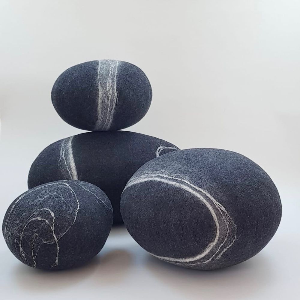 Poufs - Coussin de sol en laine feutrée, collection Pierre - KAYU