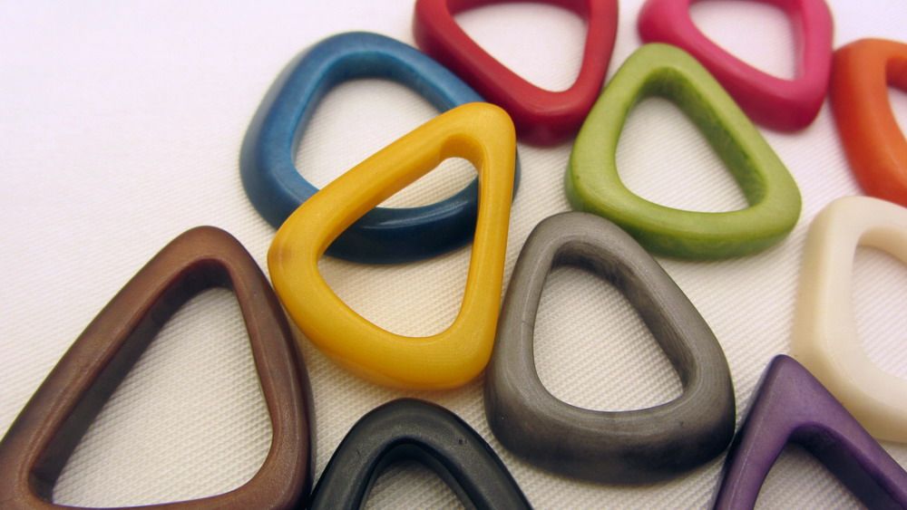 Jewelry - Small rounded squid and triangle in vegetal ivory-Tagua nut - TIERRATAGUA & CREATIERRA