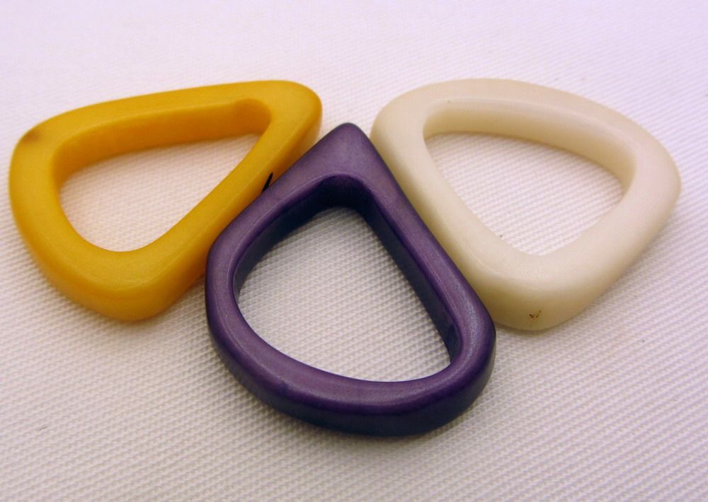 Jewelry - Small rounded squid and triangle in vegetal ivory-Tagua nut - TIERRATAGUA & CREATIERRA