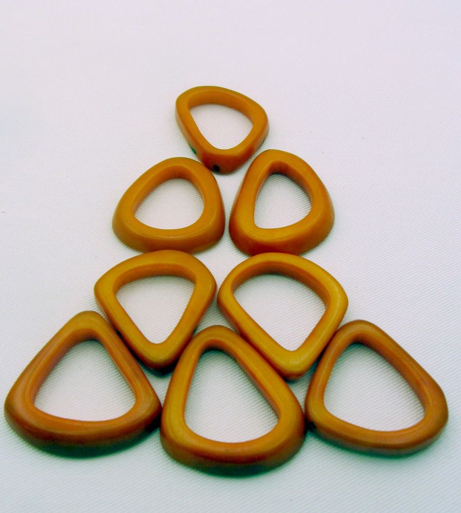 Jewelry - Small rounded squid and triangle in vegetal ivory-Tagua nut - TIERRATAGUA & CREATIERRA