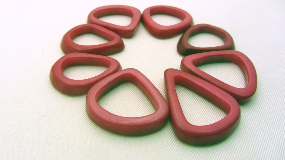 Jewelry - Small rounded squid and triangle in vegetal ivory-Tagua nut - TIERRATAGUA & CREATIERRA