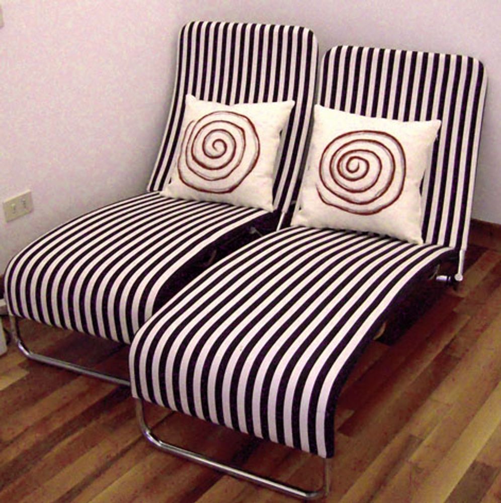 Coussins textile - Coussins décoratifs « Spiral » avec motif feutré à la main en laine mérinos et soie sur tissu de lin. - ELENA KIHLMAN