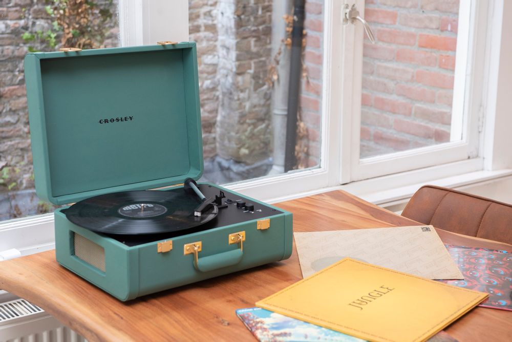 Speakers and radios - Crosley Portfolio Bluetooth & USB Record Player - CROSLEY RADIO
