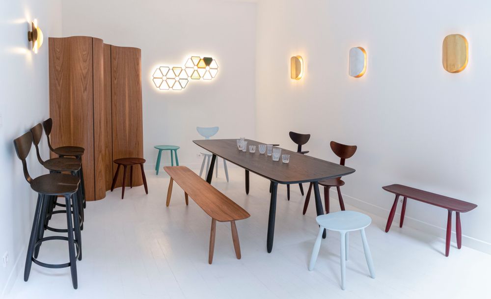 Stools for hospitalities & contracts - Walnut Daiku Stool by Victoria Magniant - VICTORIA MAGNIANT POUR GALERIE V