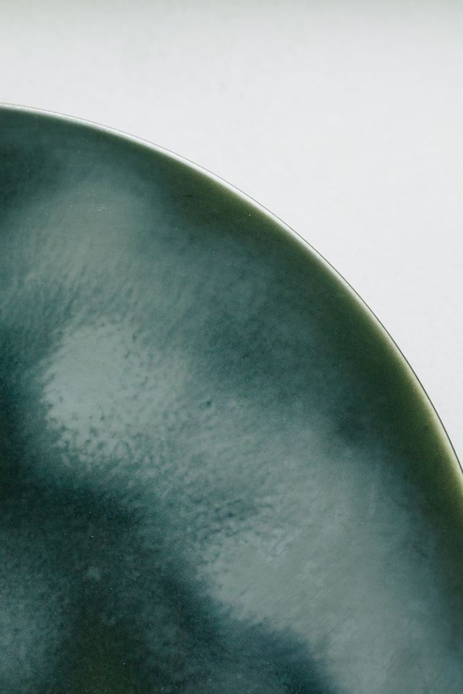 Assiettes de réception - Assiette de présentation Bronze en céramique noire - REVOL