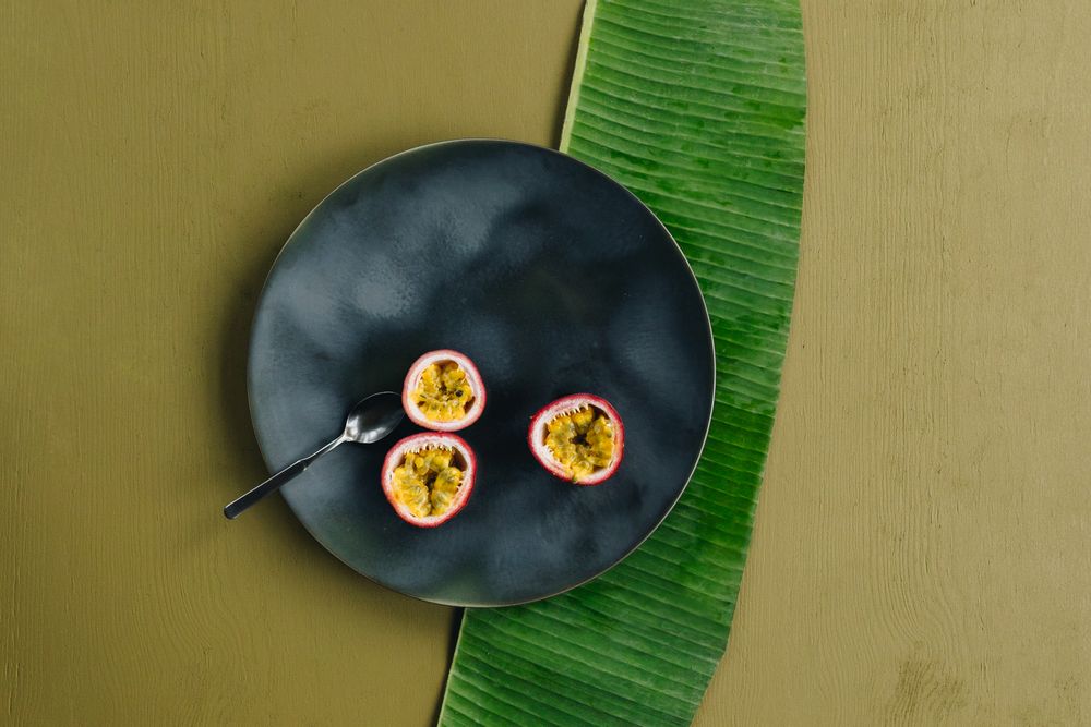 Assiettes de réception - Assiette de présentation Bronze en céramique noire - REVOL