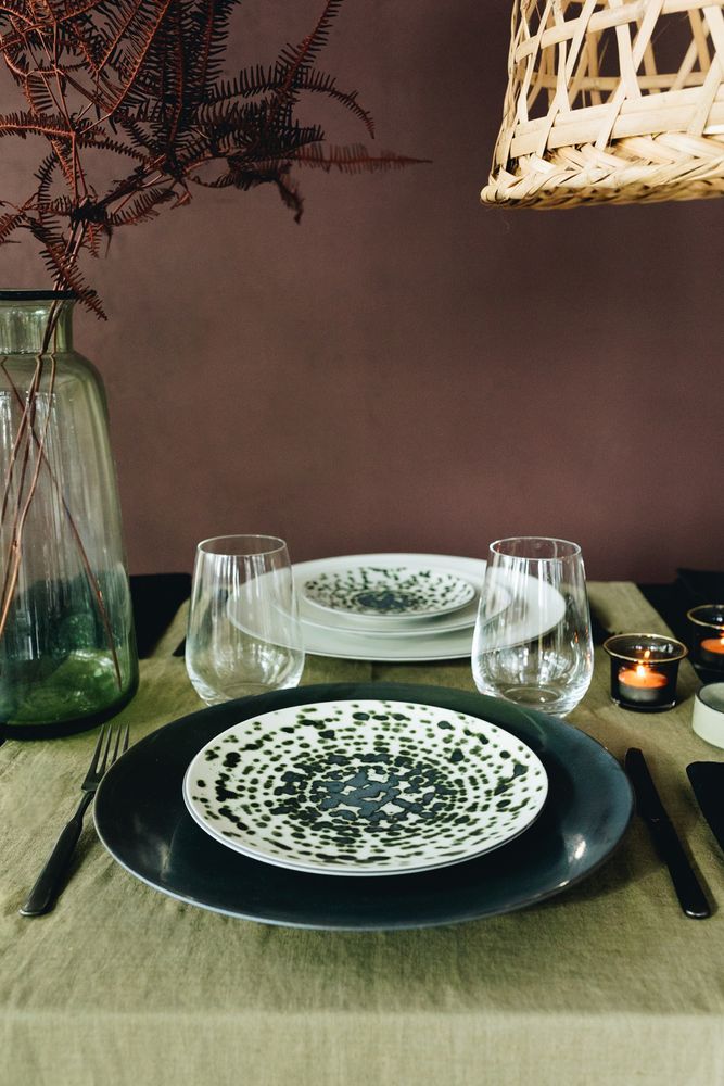 Assiettes de réception - Assiette de présentation Bronze en céramique noire - REVOL
