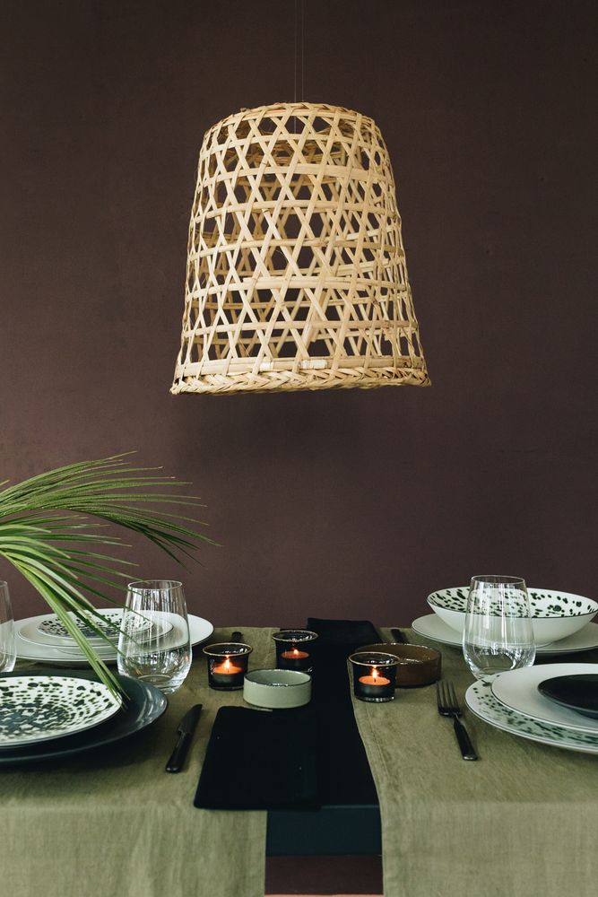 Everyday plates - Rainforest green metallic dessert plate on black ceramic - REVOL