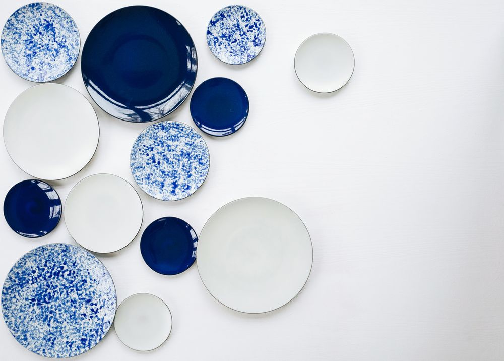 Assiettes de réception - Assiette de présentation Bleu Nuit en céramique noire - REVOL