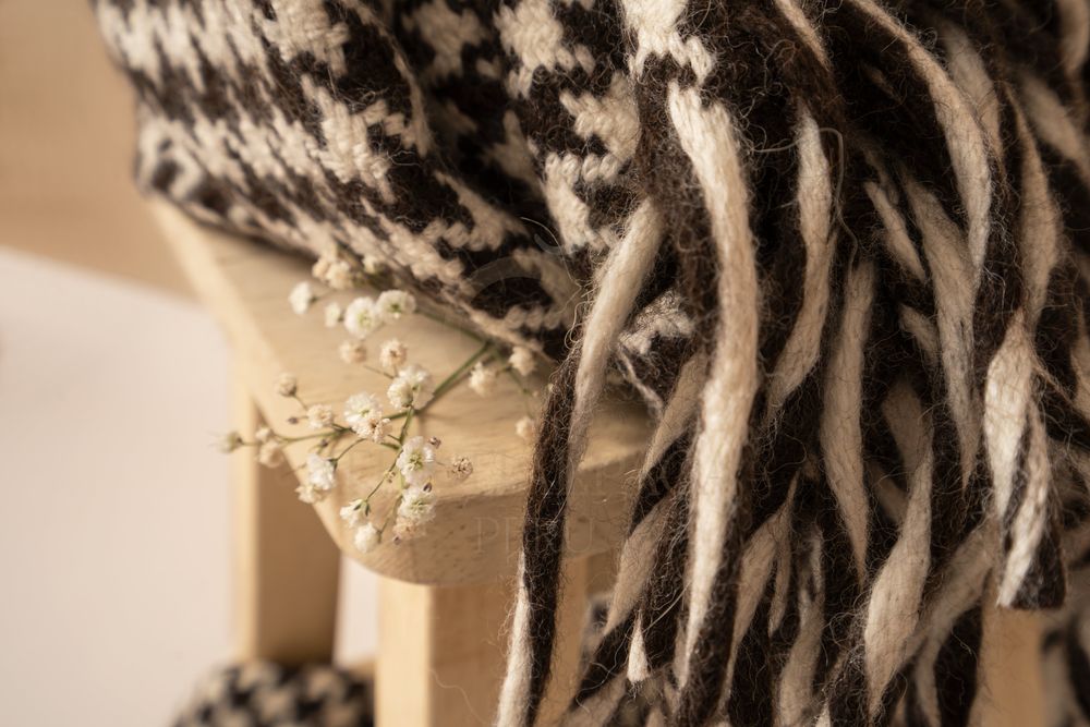 Throw blankets - Pied de Poule Throw - TEXTIALPACA PERÚ