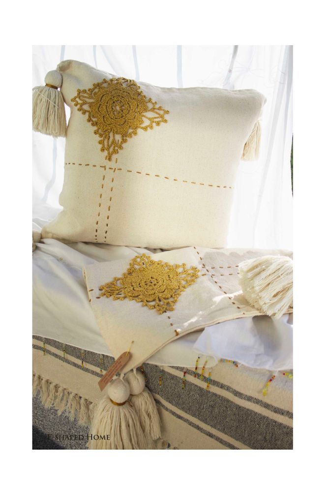 Cushions - MORNING SKY-CLOSE UP - E-SHAPED