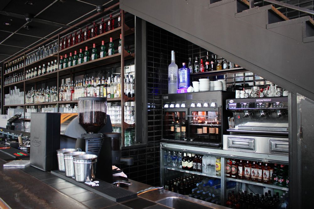 Objets design - DISTRIBUTEUR DE VIN PROFESSIONNEL - VIN AU VERRE 8.0 - EUROCAVE