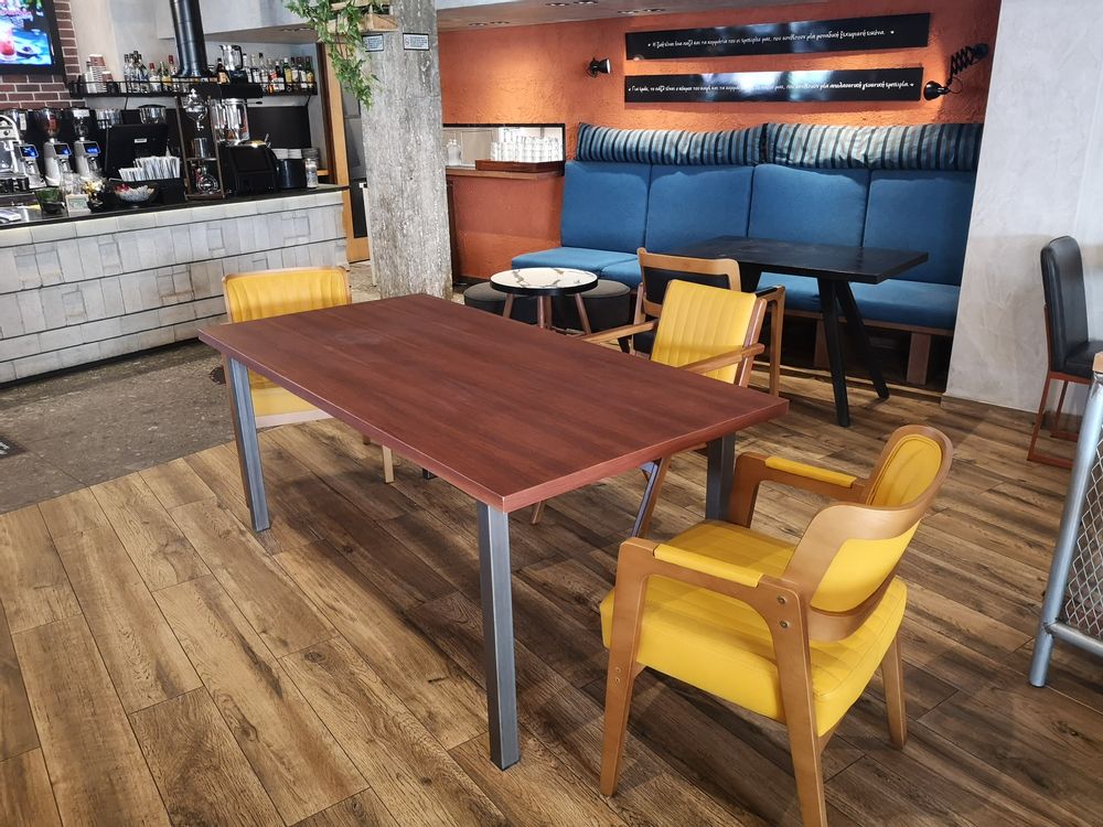 Tables Salle à Manger - Table avec plateau en acajou et bases en acier Π - LIVING MEDITERANEO