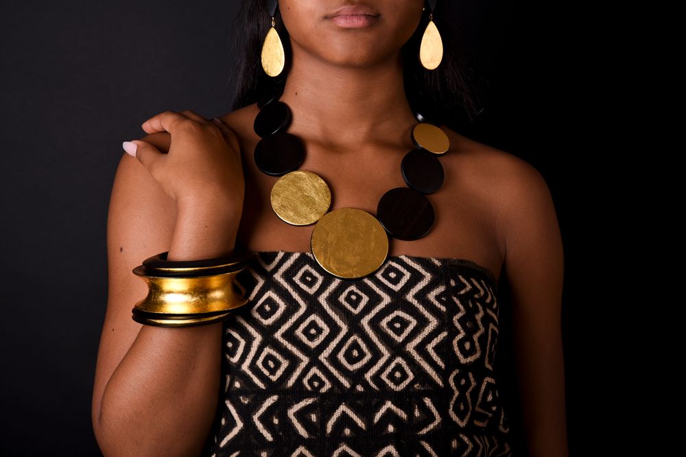 Jewelry - ebony necklace 24 carat gold leaf - BÉ DOGON ART