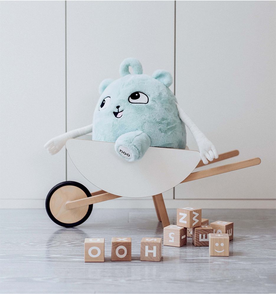 Peluches - Ooly - Salut ! Oui, vous l'avez deviné. C'est moi, OOLY. Et oui, vous l'avez encore deviné. Les lettres de mon nom représentent ORIGINAL, EXCEPTIONNEL, LOVABLE et YUMMY. - OOH NOO