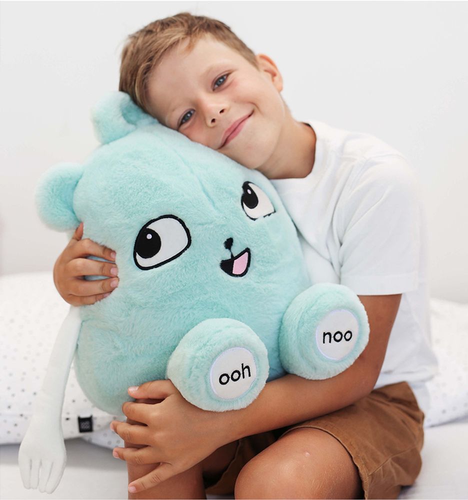 Peluches - Ooly - Salut ! Oui, vous l'avez deviné. C'est moi, OOLY. Et oui, vous l'avez encore deviné. Les lettres de mon nom représentent ORIGINAL, EXCEPTIONNEL, LOVABLE et YUMMY. - OOH NOO