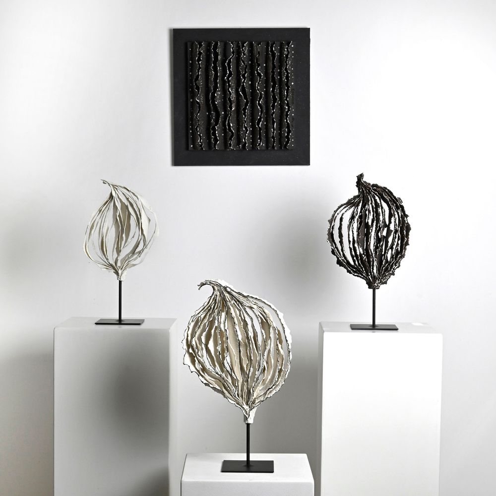 Paintings - Tableaux Grès noir "Eclosion"" collection Ecorce - GUENAELLE GRASSI