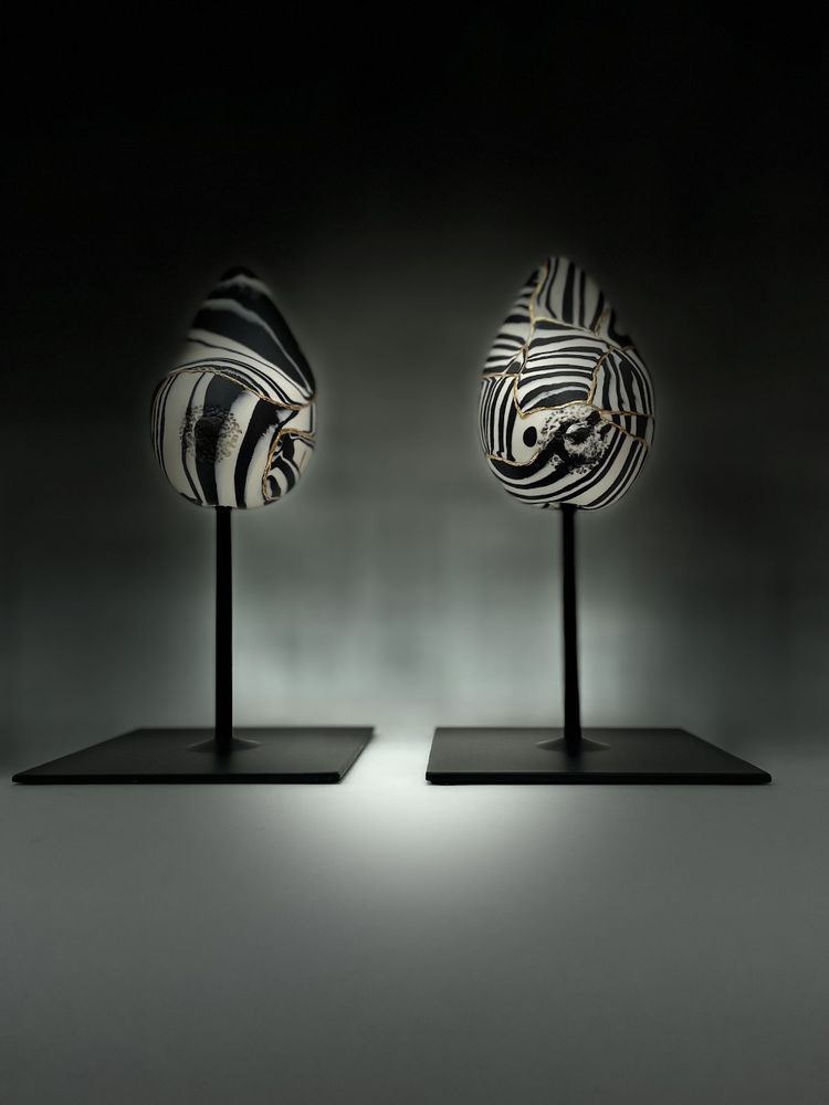 Sculptures, statuettes and miniatures - Zebra breast Porcelain White and black gold - GUENAELLE GRASSI