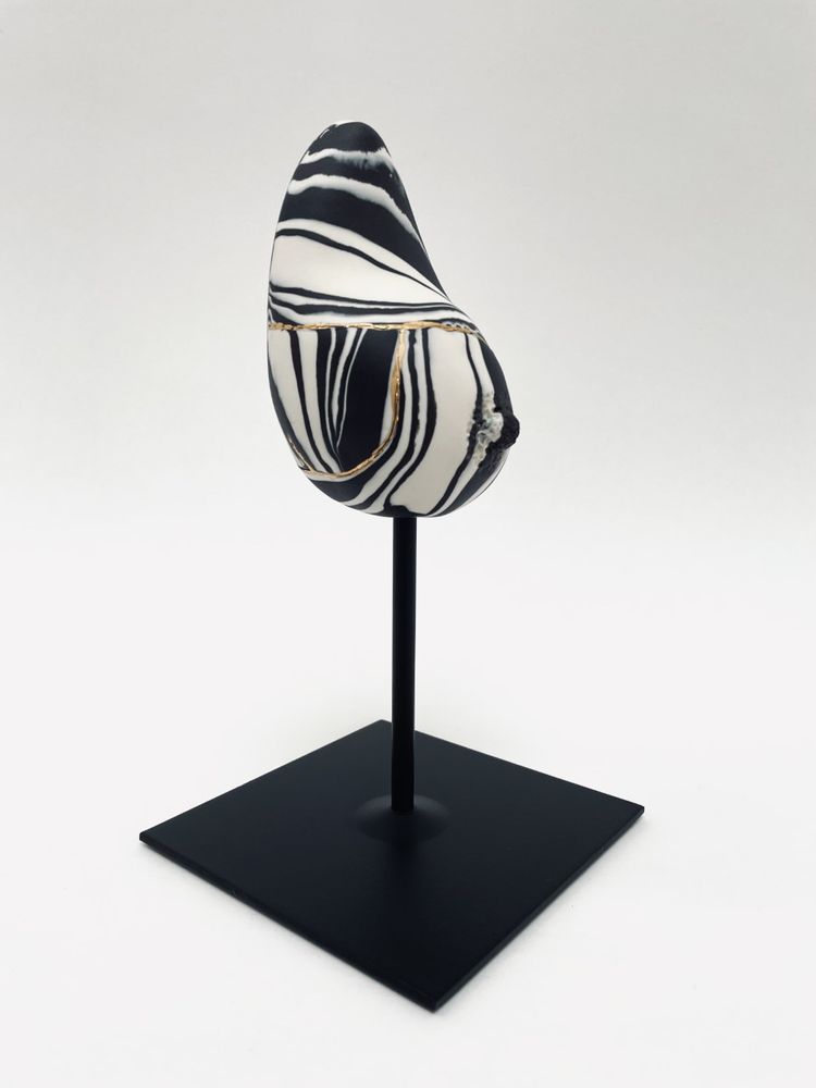 Sculptures, statuettes and miniatures - Zebra breast Porcelain White and black gold - GUENAELLE GRASSI