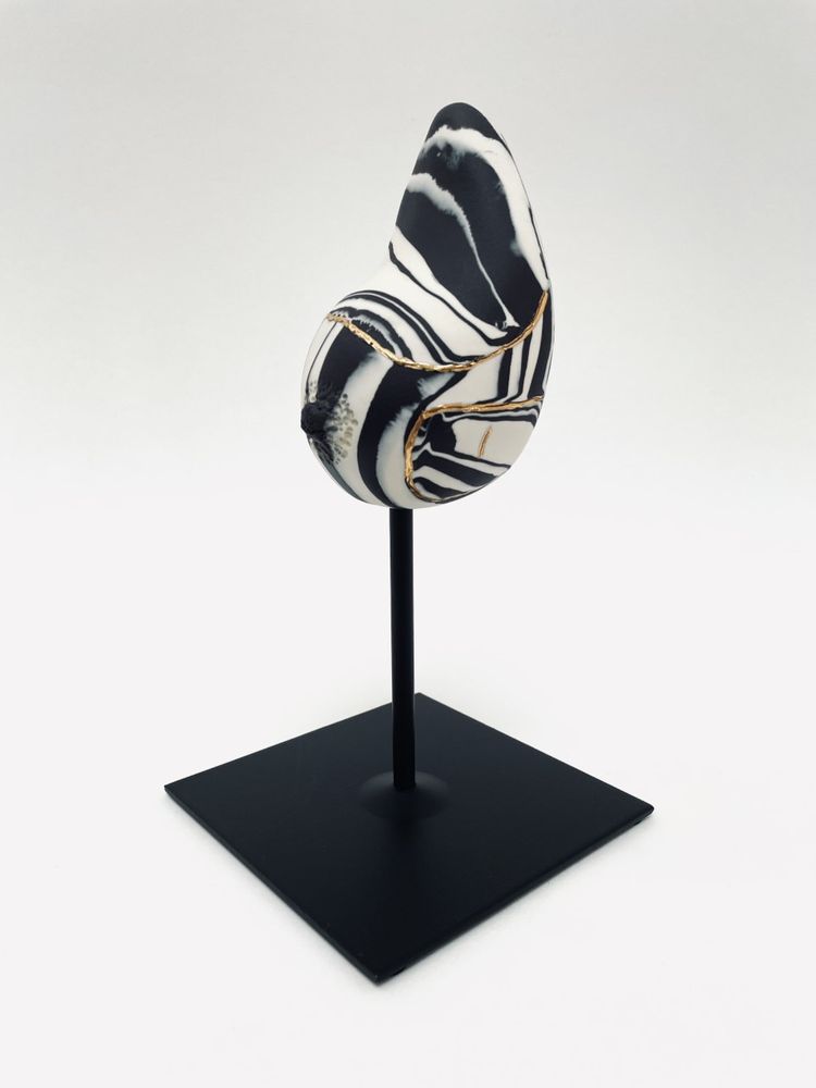 Sculptures, statuettes and miniatures - Zebra breast Porcelain White and black gold - GUENAELLE GRASSI
