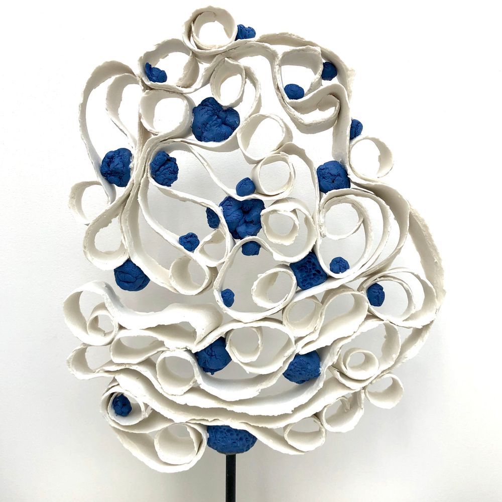 Sculptures, statuettes et miniatures - Sculpture Arbre Porcelaine avec pompons bleus - GUENAELLE GRASSI