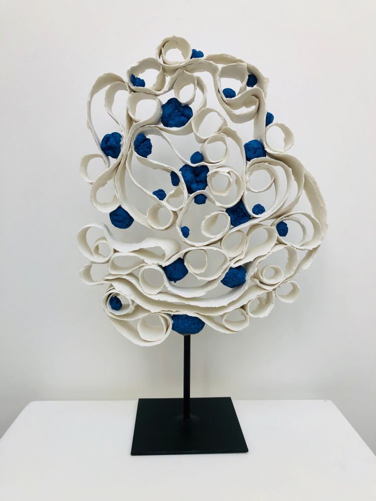 Sculptures, statuettes et miniatures - Sculpture Arbre Porcelaine avec pompons bleus - GUENAELLE GRASSI