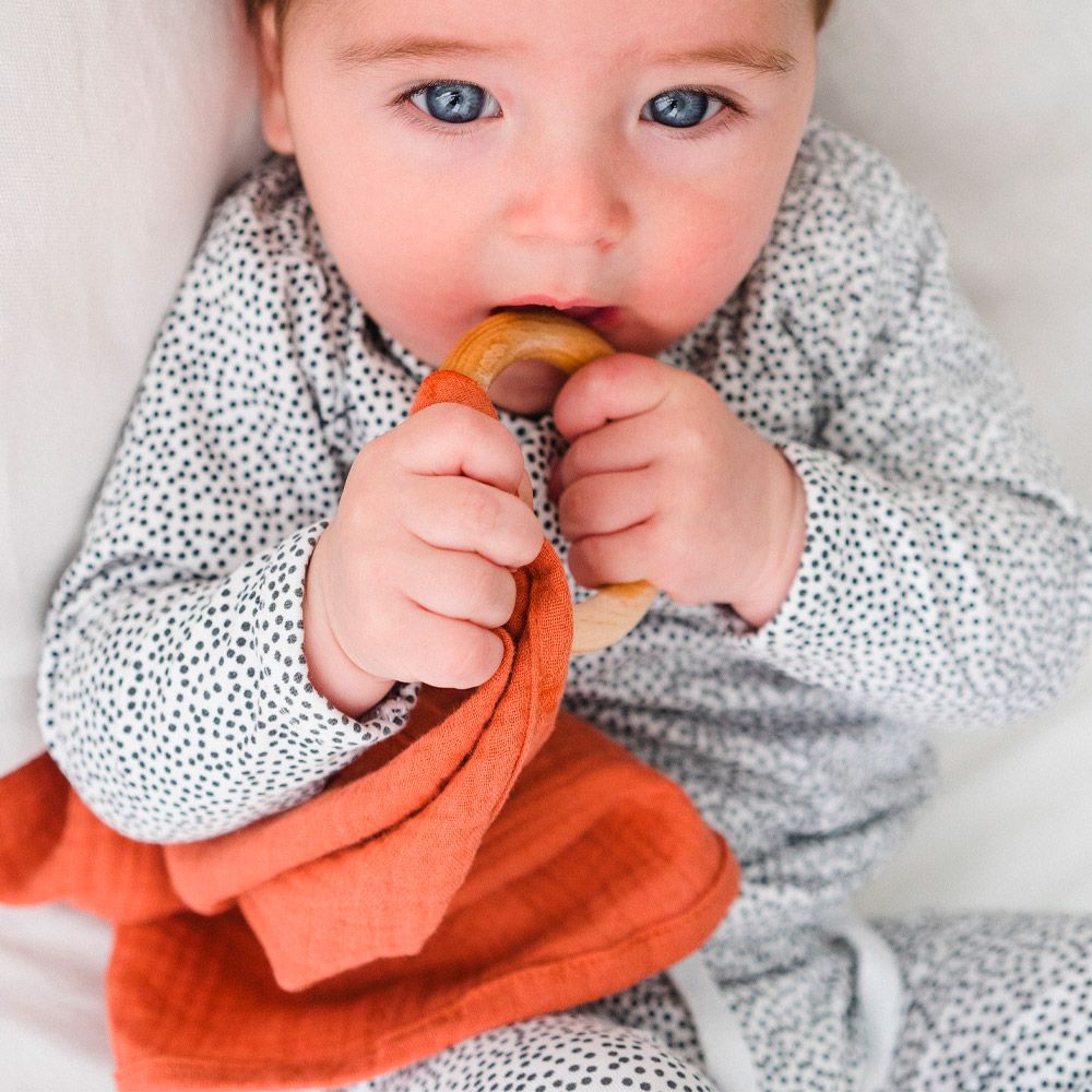 Gifts - Organic teething ring rattle - APUNT BARCELONA