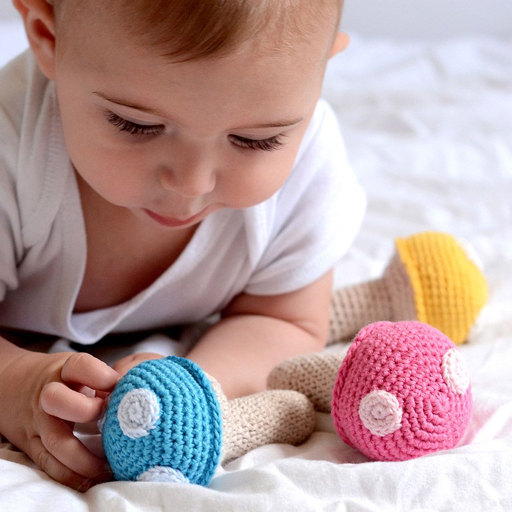 Cadeaux - Hochet crochet champignon bio - APUNT BARCELONA