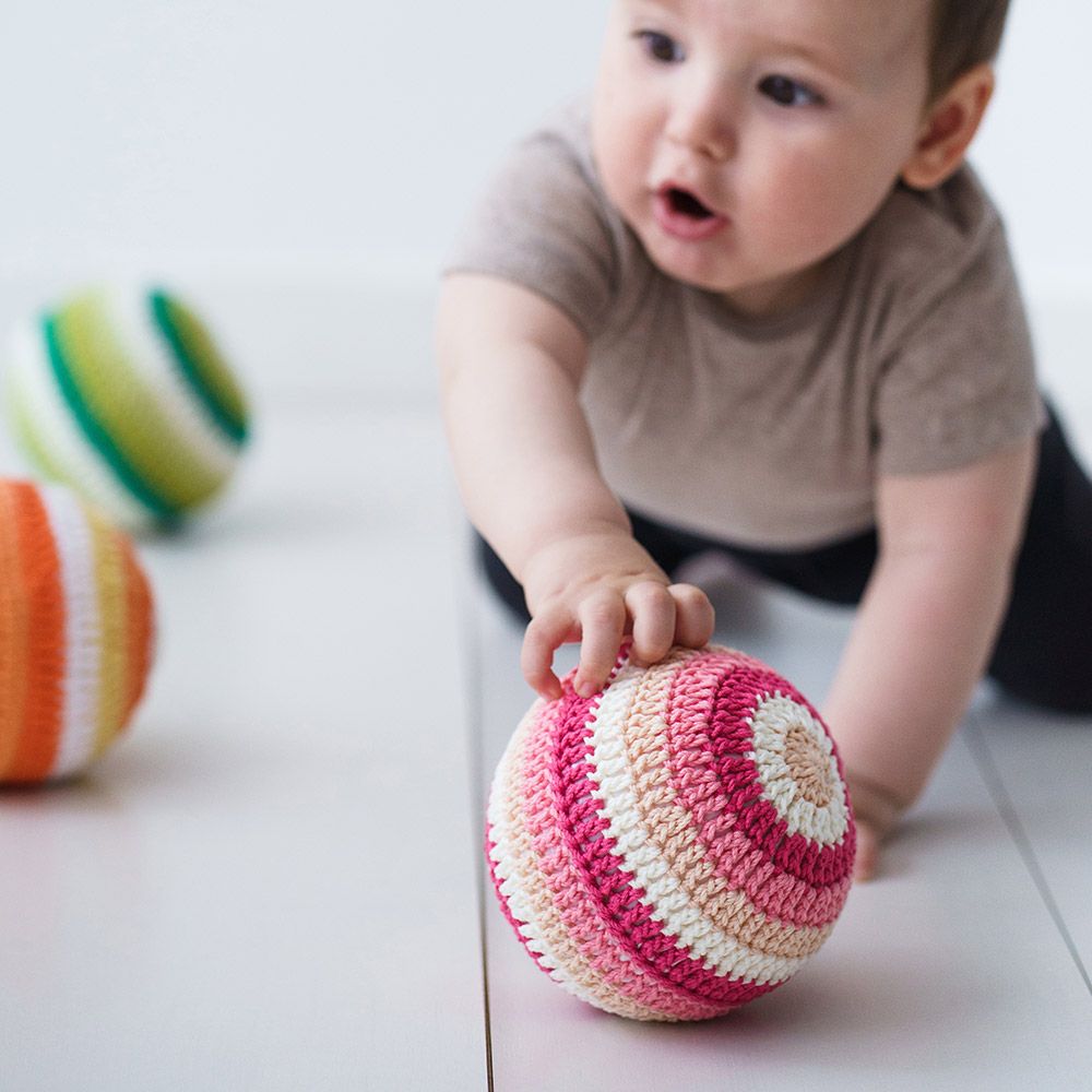 Gifts - XXL ball rattle in crochet - APUNT BARCELONA