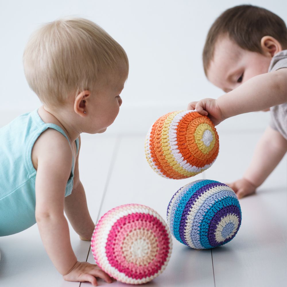 Gifts - XXL ball rattle in crochet - APUNT BARCELONA