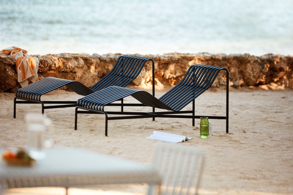 Lawn chairs - Palissade Chaise Longue - HAY