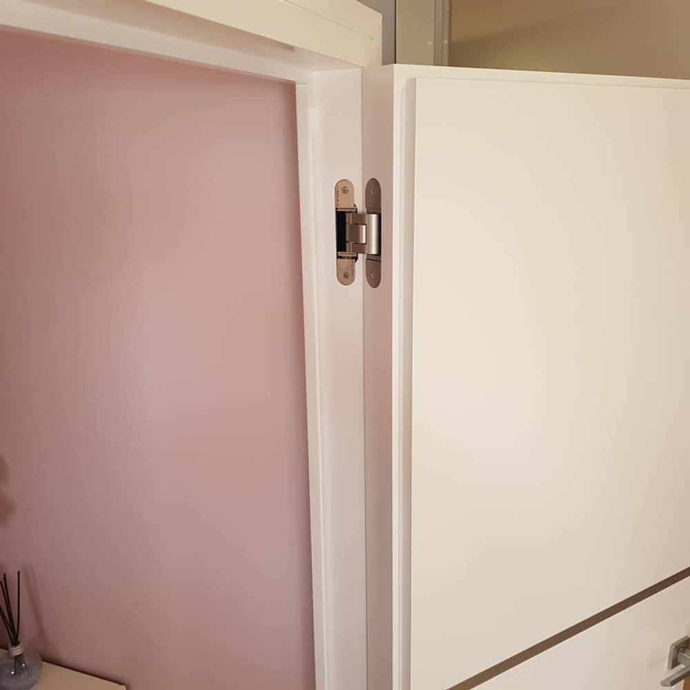 Walk-in closets - Custom mirror effect lacquer doors - SESAME OUVRE-TOI