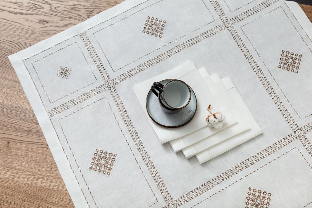 Linge de table textile - Coffee set: 1Napkin 90*90 cm and 4 napkins 40*40 cm. White linen collection - KRESTETSKAYA STROCHKA