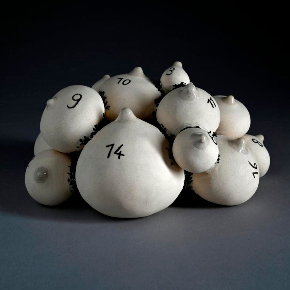 Sculptures, statuettes and miniatures - Breasts porcelain collection cluster - GUENAELLE GRASSI