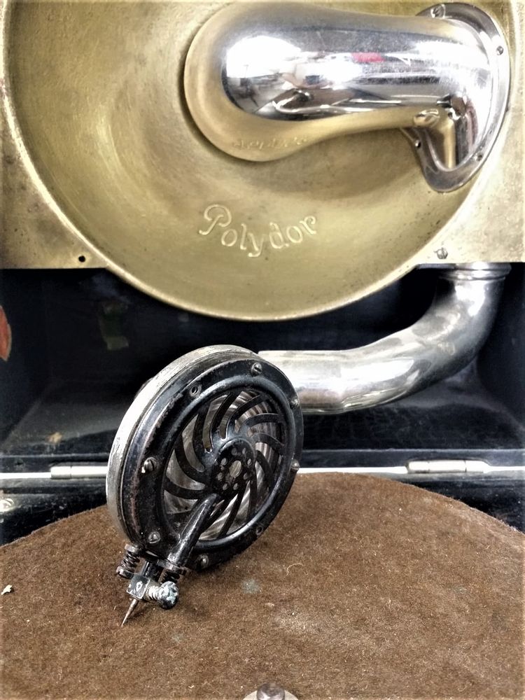 Objets de décoration - Phonographe dans sa valise - JD PRODUCTION - JD CO MARINE